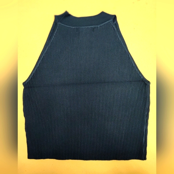 House Of Harlow 1960 Sleeveless Halter Neck Knit Top - Picture 3 of 4